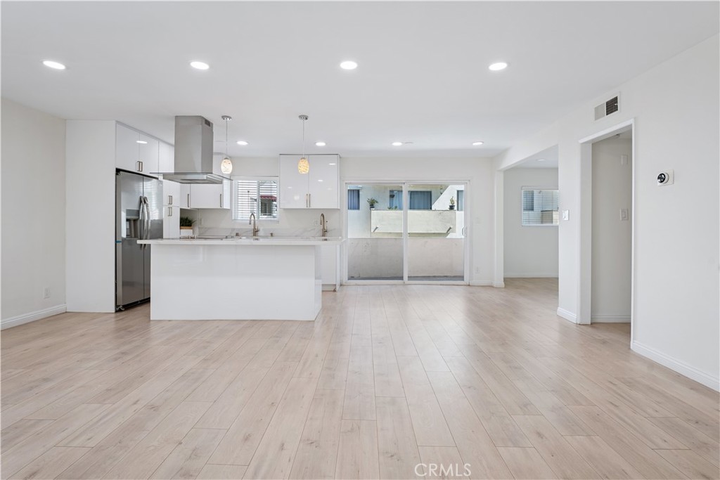 Encino Condo: 5330 Zelzah Avenue