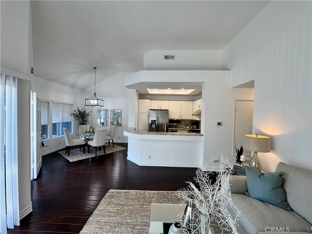 Newport Beach Condo: 182 Westport