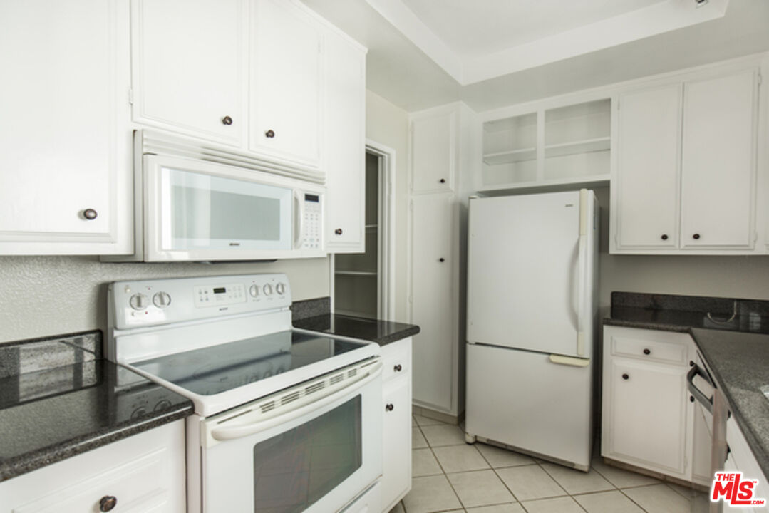 Redondo Beach Condo: 2418 Graham Avenue