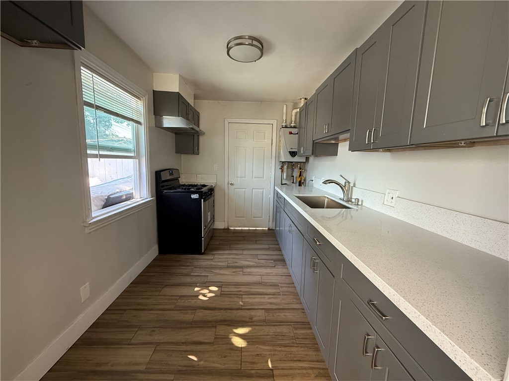 Santa Ana Condo: 924 West Chestnut Avenue