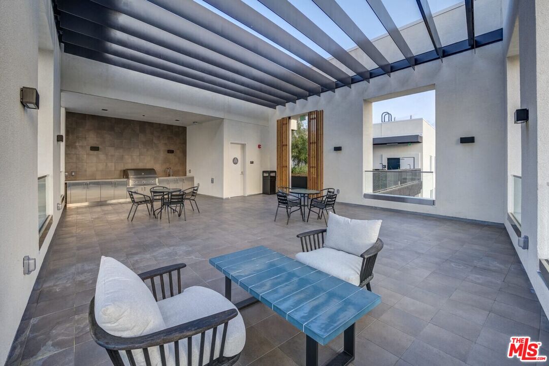 Los Angeles Condo: 107 South Hewitt Street