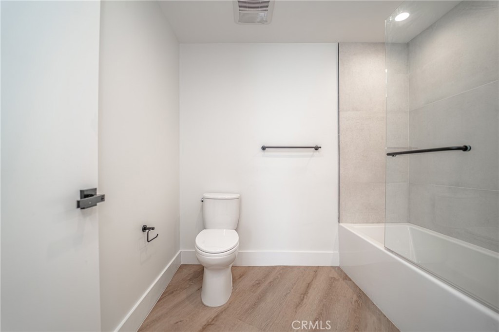Los Angeles Condo: 2828 London Street
