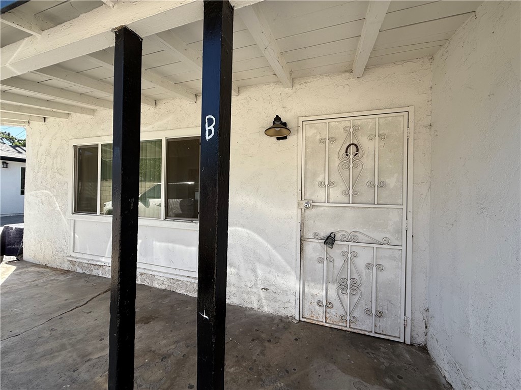 Santa Ana Condo: 924 West Chestnut Avenue