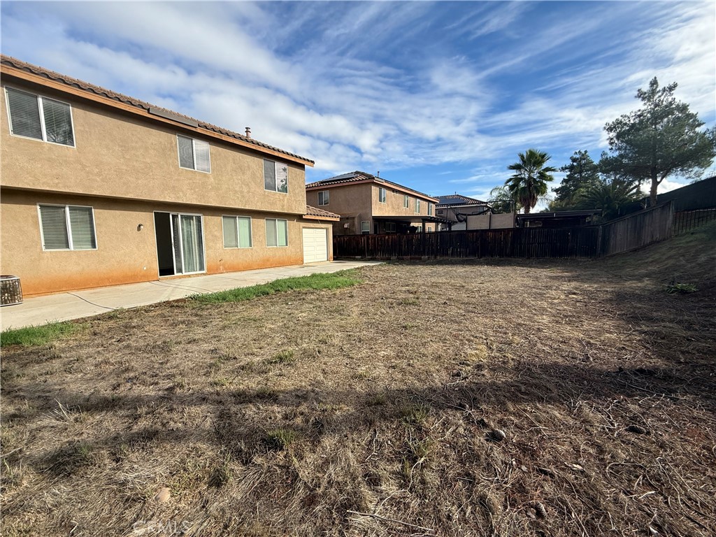 Perris Condo: 129 Goldenrod Avenue