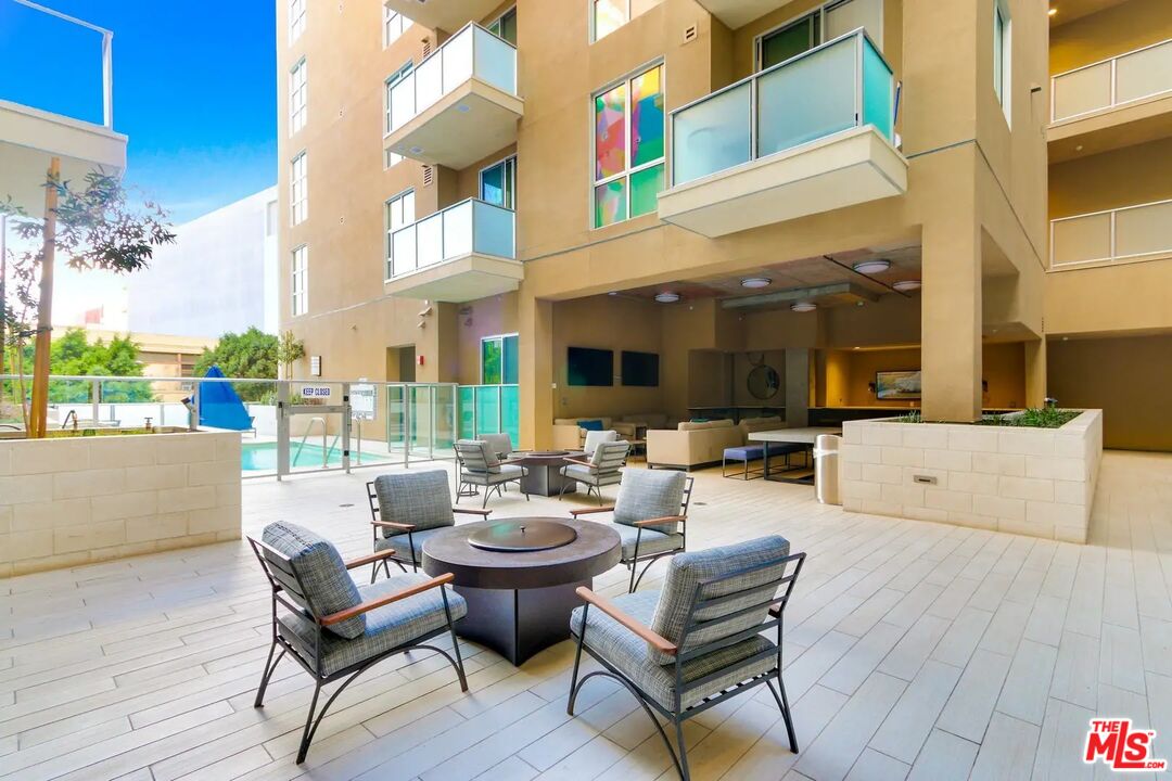 Los Angeles Condo: 1249 South Grand Avenue