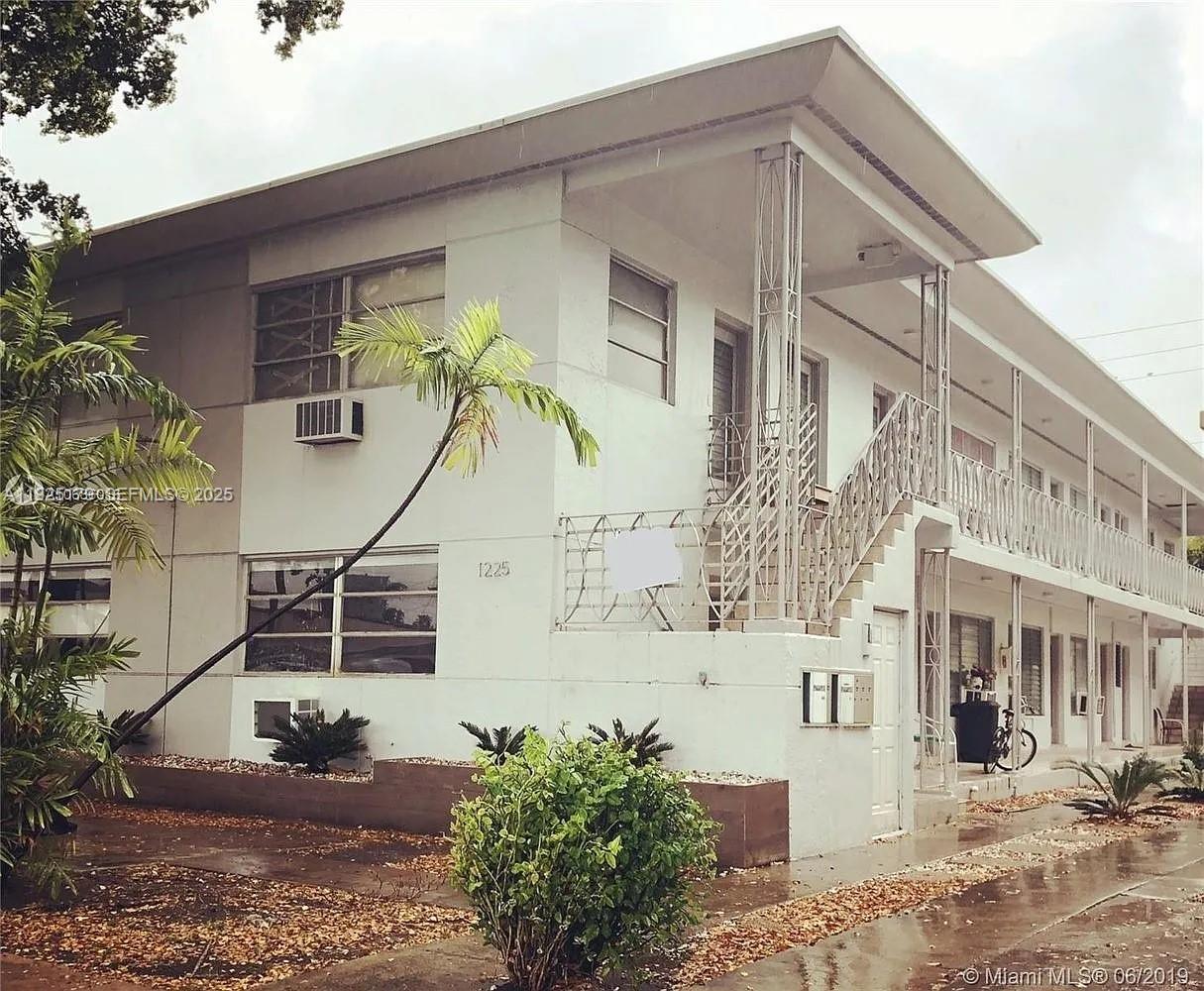 Miami Beach Condo: 1225 Normandy Drive