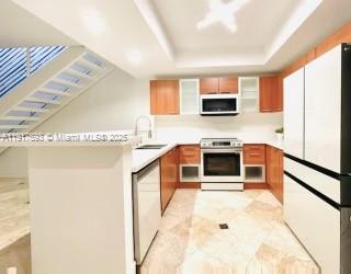 Miami Beach Condo: 2000 Bay Drive
