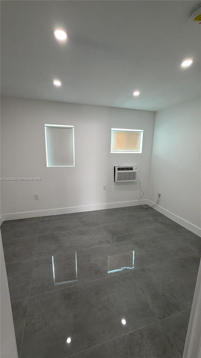 Miami Beach Condo: 935 Jefferson Avenue