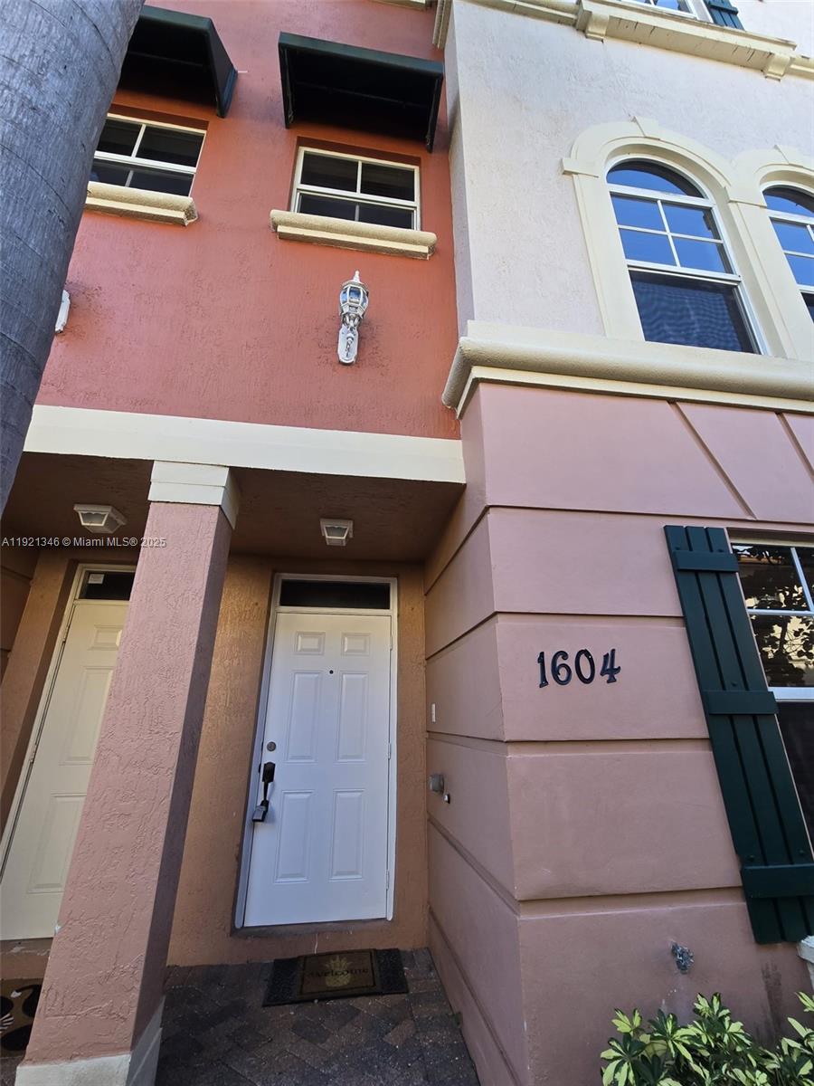 Fort Lauderdale Condo: 1033 Northeast 17th Way