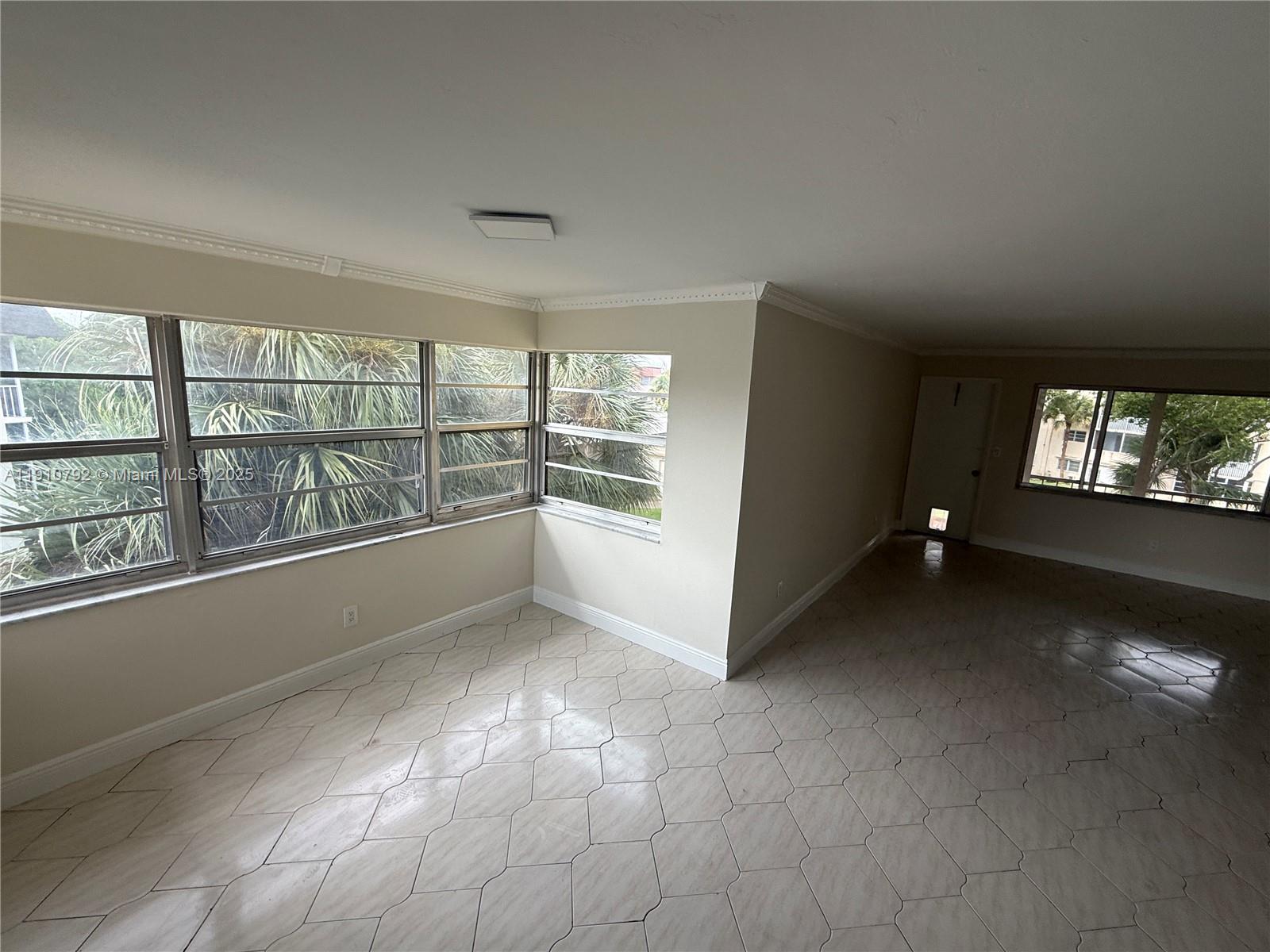 Miami Condo: 1540 Northeast 191st Street
