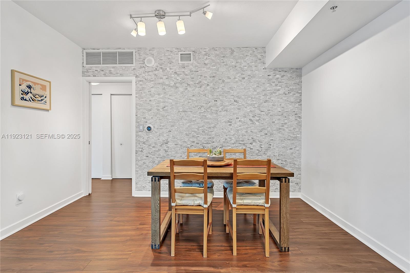 Miami Condo: 335 South Biscayne Boulevard