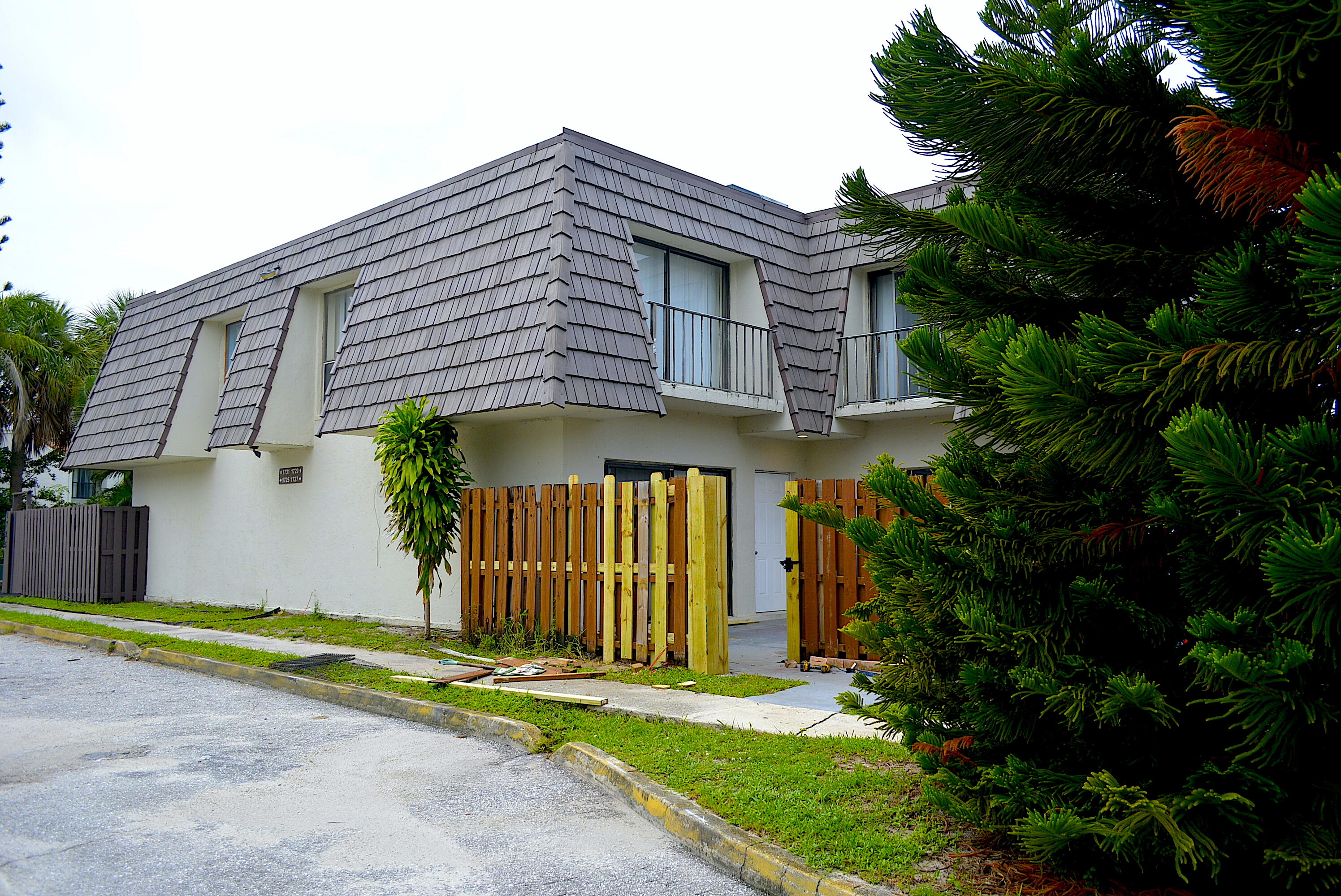 West Palm Beach Condo: 1727 North Congress Avenue