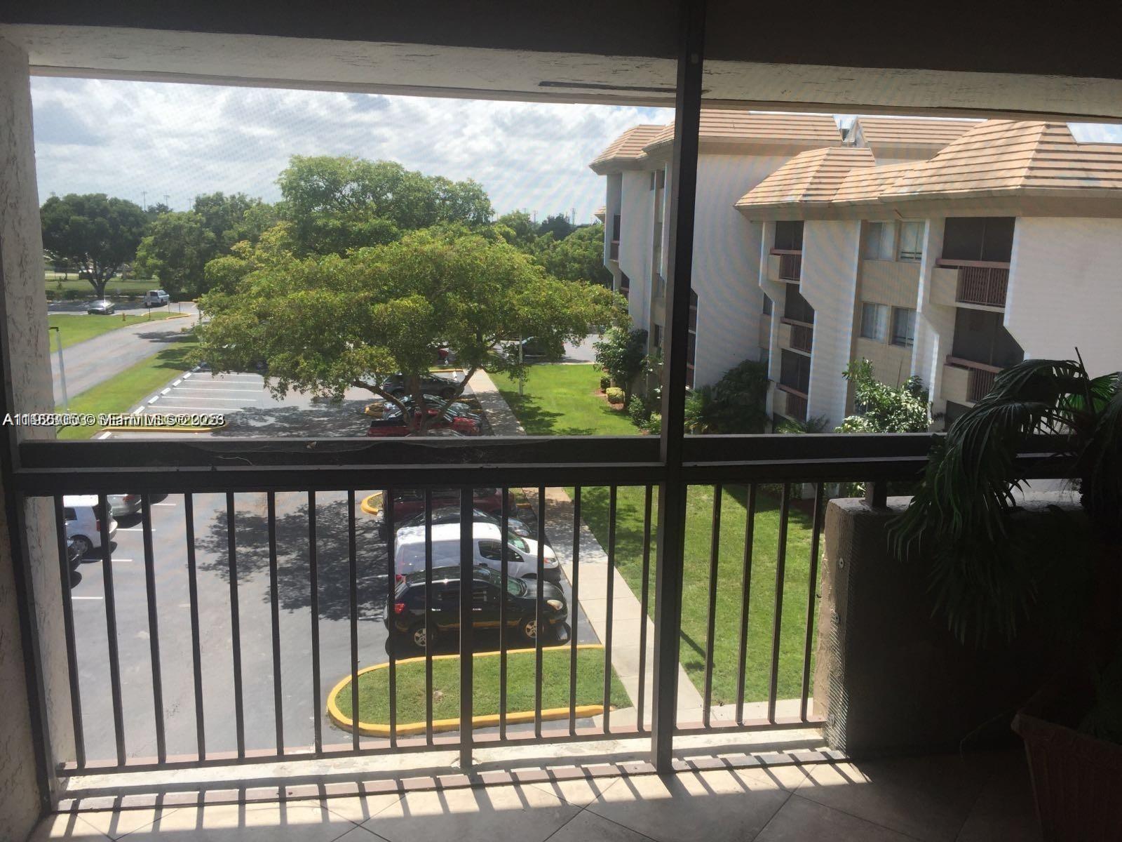 Plantation Condo: 721 North Pine Island Road
