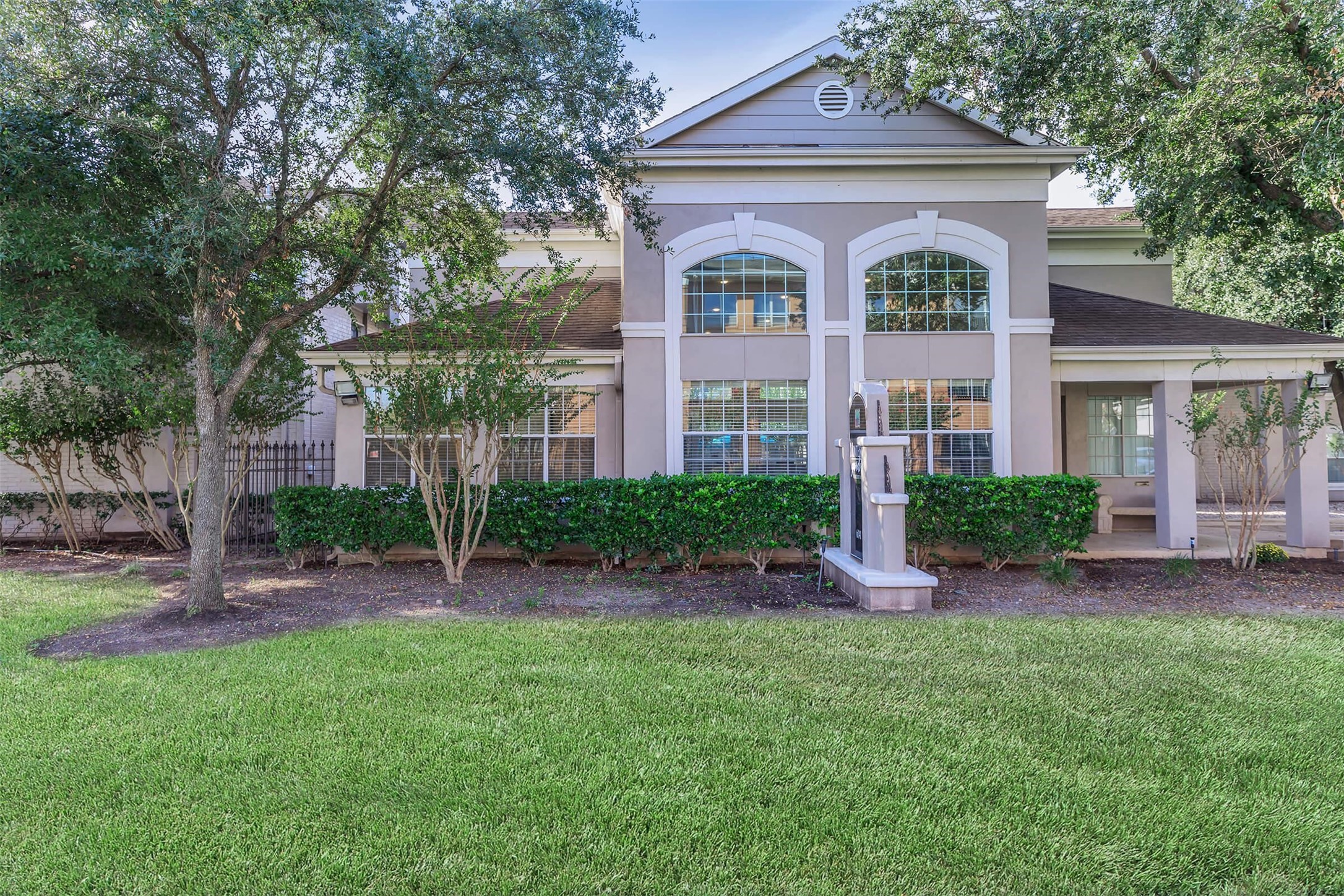 Houston Condo: 6041 Winsome Lane