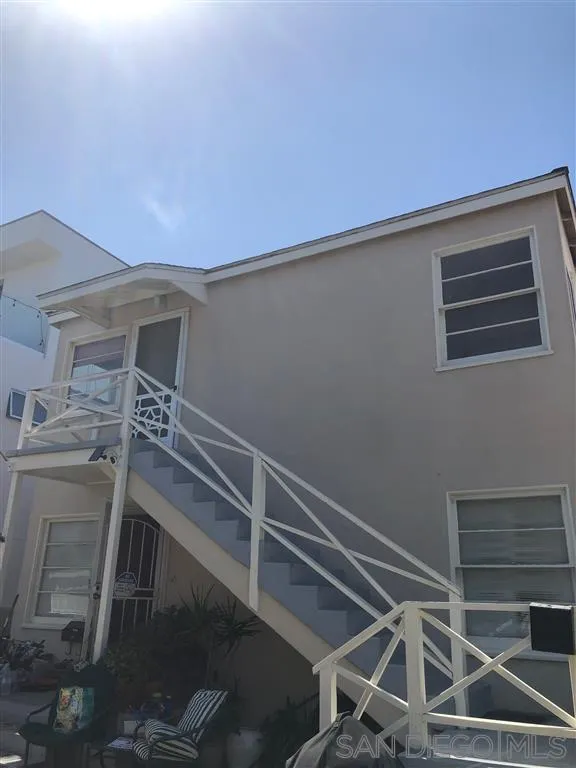 San Diego Condo: 831 Jamaica Court