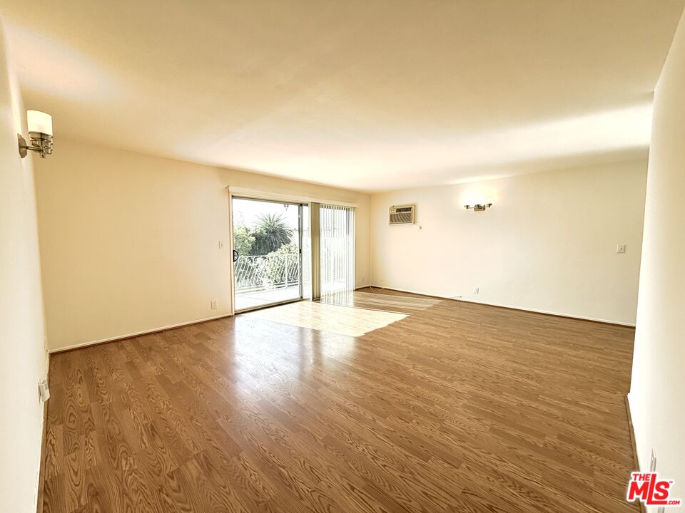 Los Angeles Condo: 9157 Alcott Street