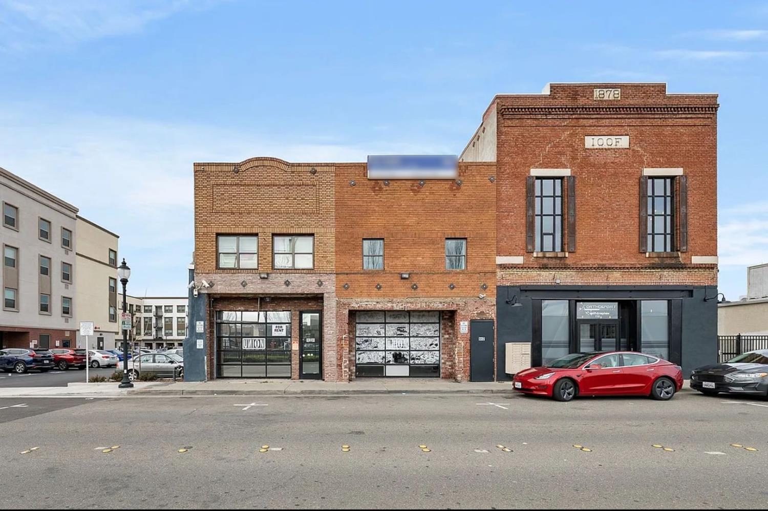 Roseville Condo: 112 Pacific Street