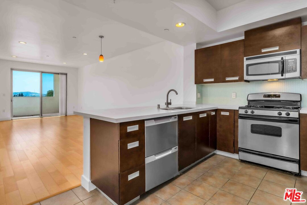 Los Angeles Condo: 1260 South Corning Street