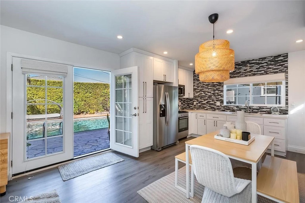 Los Angeles Condo: 7403 El Manor Avenue