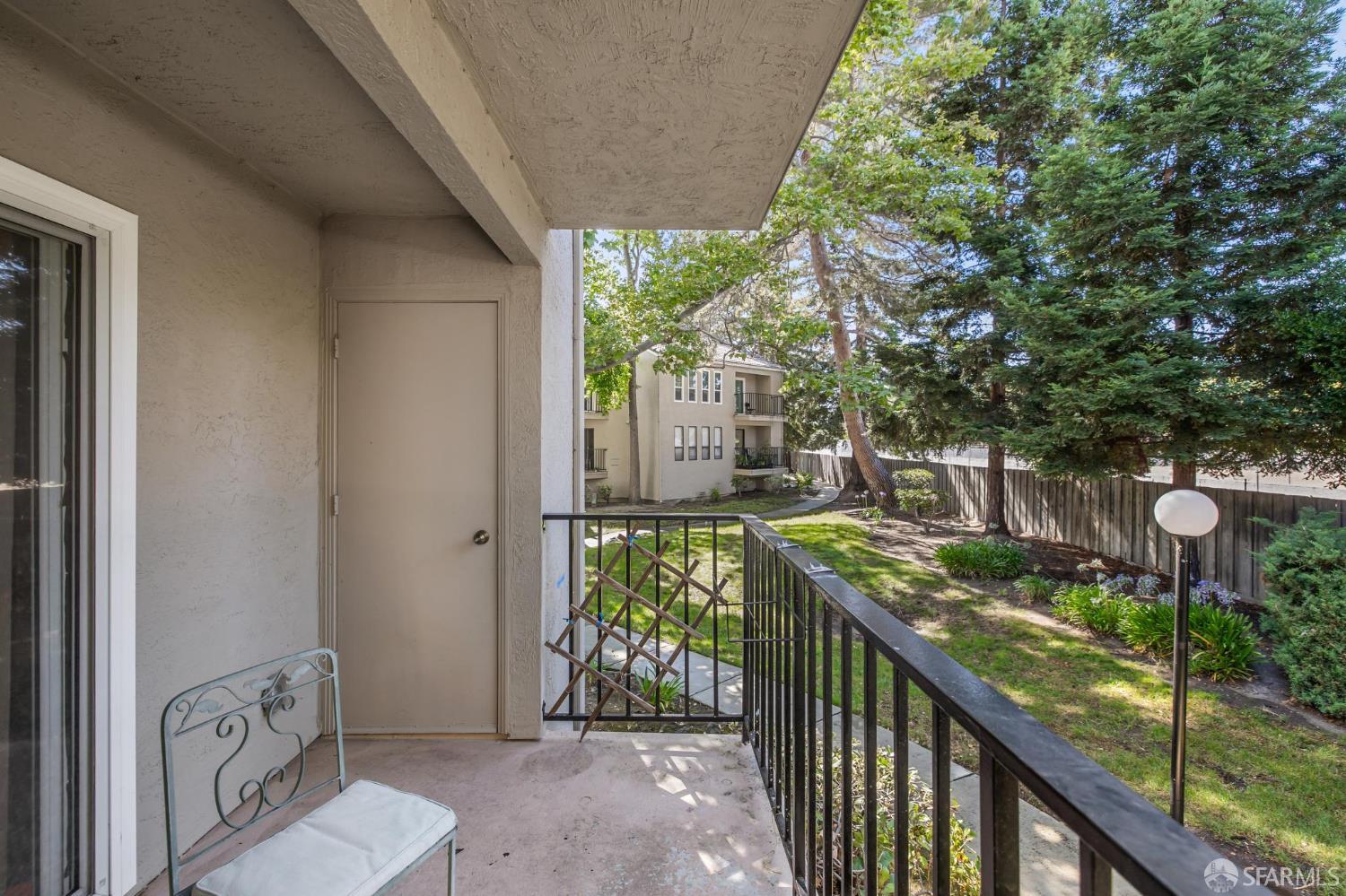 Fremont Condo: 1910 Barrymore Common