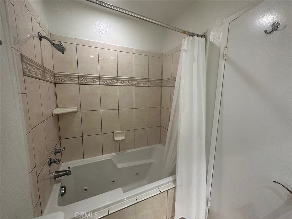 Redondo Beach Condo: 640 The Village