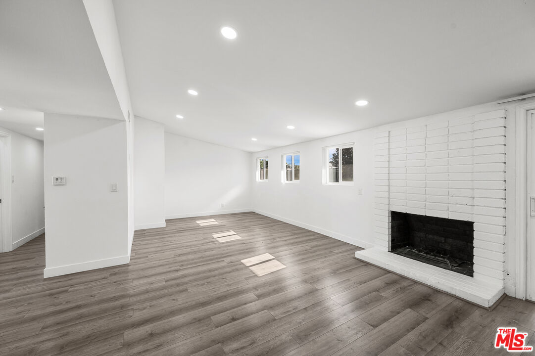 Reseda Condo: 8153 Tunney Avenue