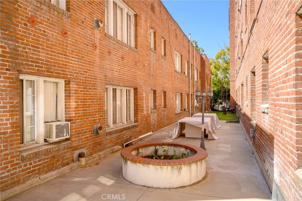 Glendale Condo: 228 South Kenwood Street