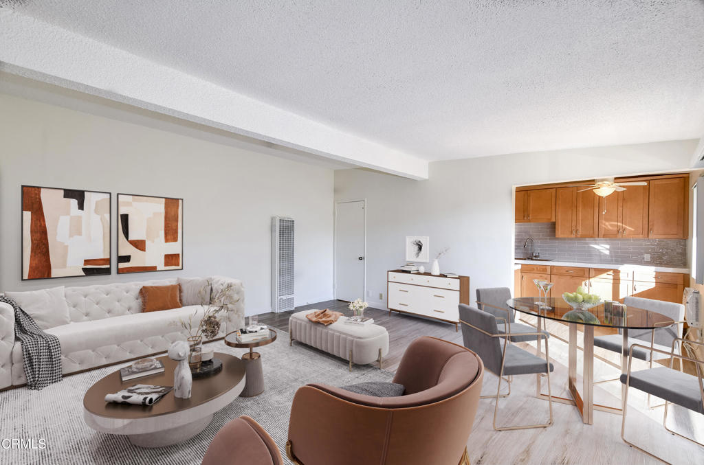 Montrose Condo: 2707 Montrose Avenue