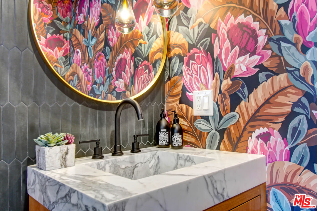 Reseda Condo: 6440 Rhea Avenue