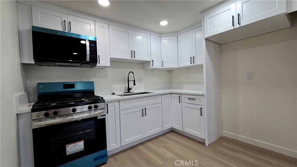 Lawndale Condo: 15917 Prairie Avenue