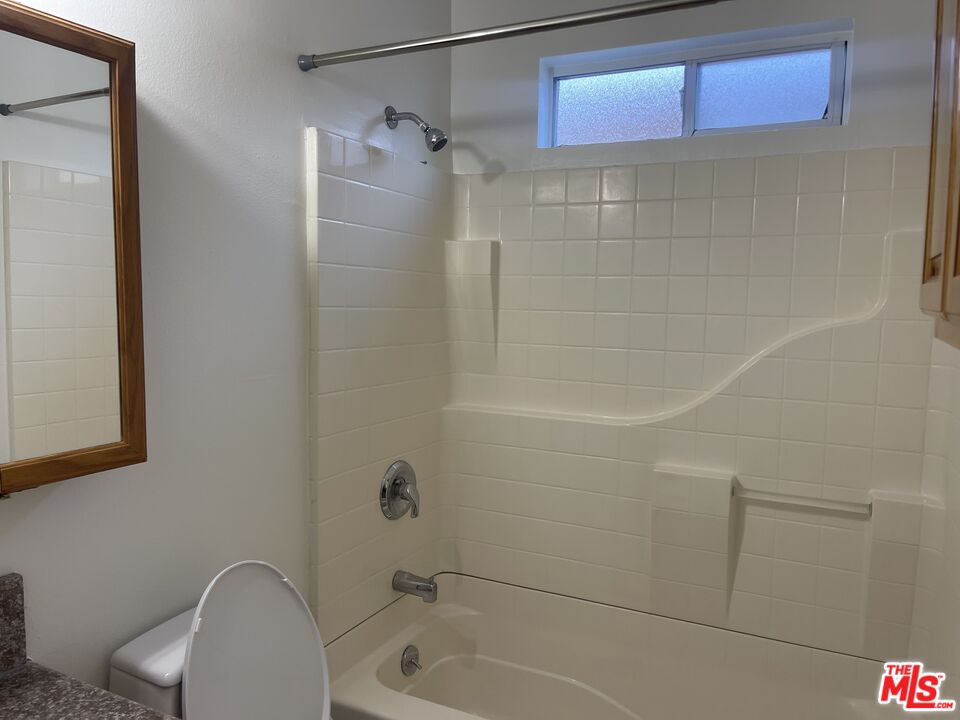 Los Angeles Condo: 954 Fedora Street