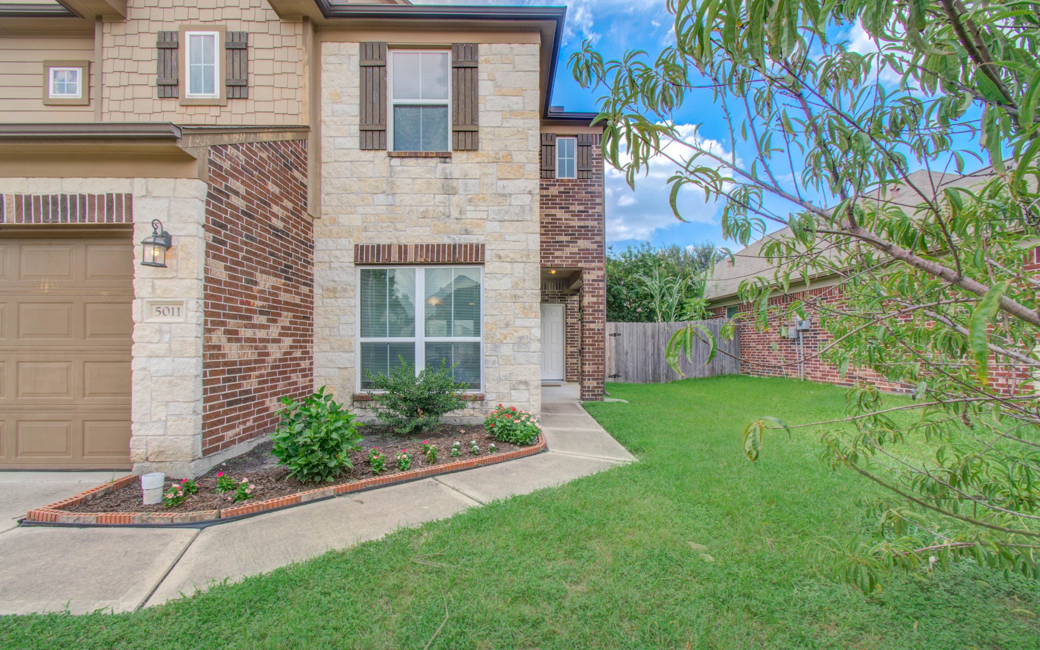 Houston Condo: 5011 Forest Moss Court