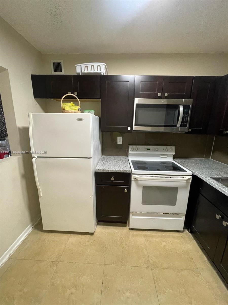 Hialeah Condo: 525 West 69th Street