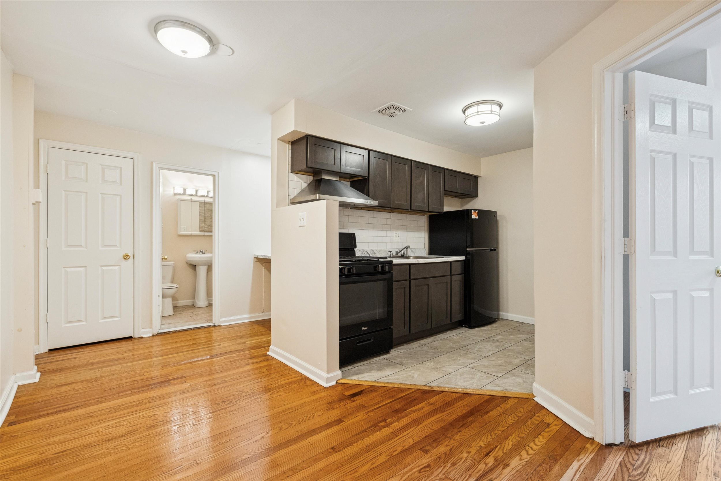 Philadelphia Apartment: 8410 Bustleton Ave