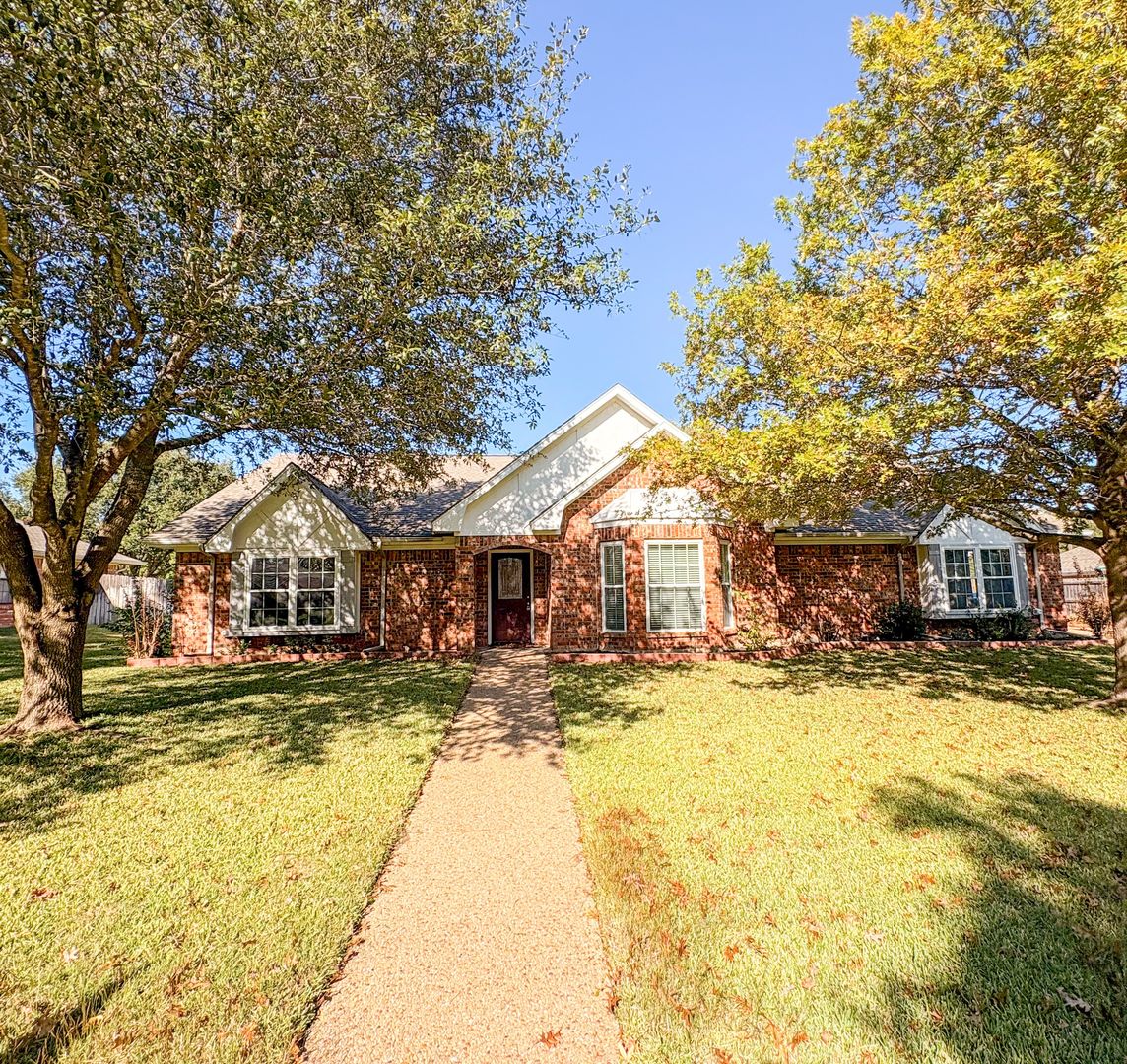 Hewitt House: 1221 Walden St