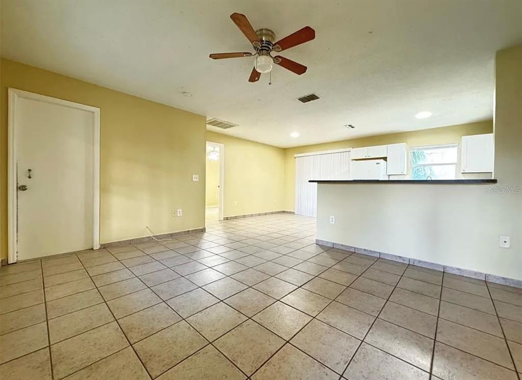Kissimmee Condo: 615 Royalty Court