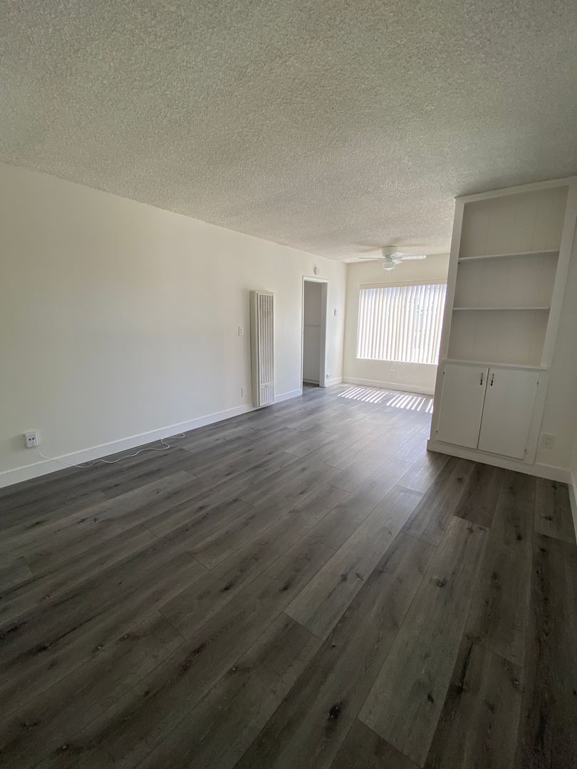 San Diego Condo: 4557 Bancroft St.