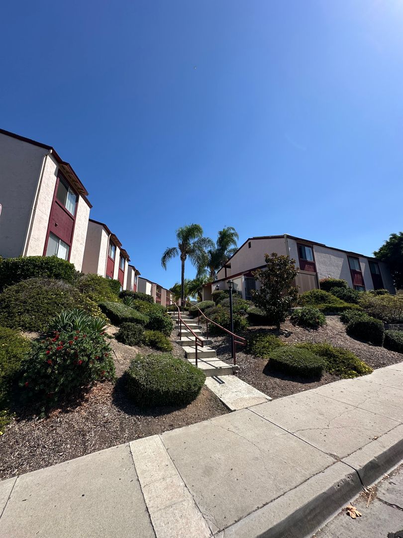 La Mesa Apartment: 5721 Lake Murray Blvd