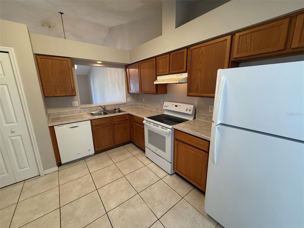 Kissimmee Condo: 320 Baccarat Court