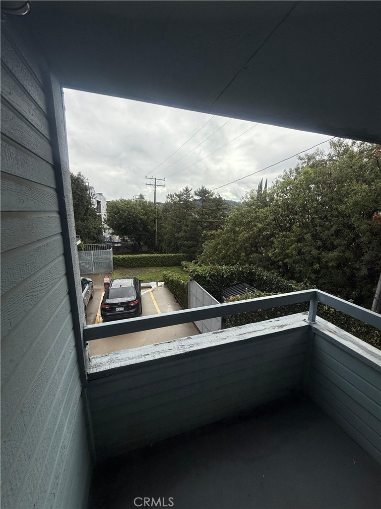 Montrose Condo: 2248 Del Mar Road