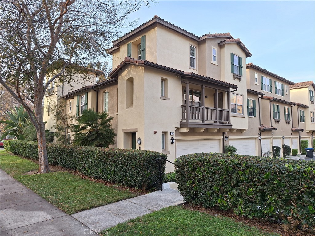 Irvine Condo: 19 Perennial