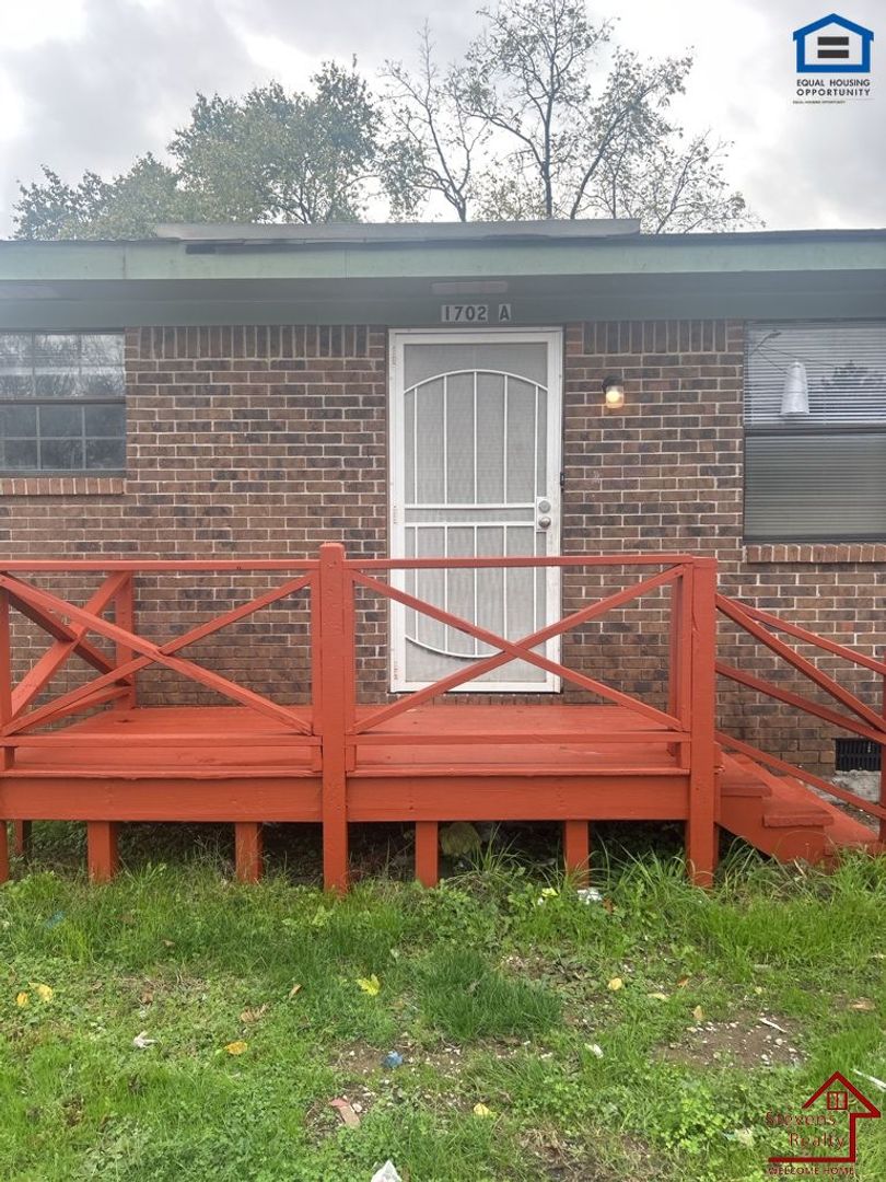 Chattanooga House: 1702 Olive St