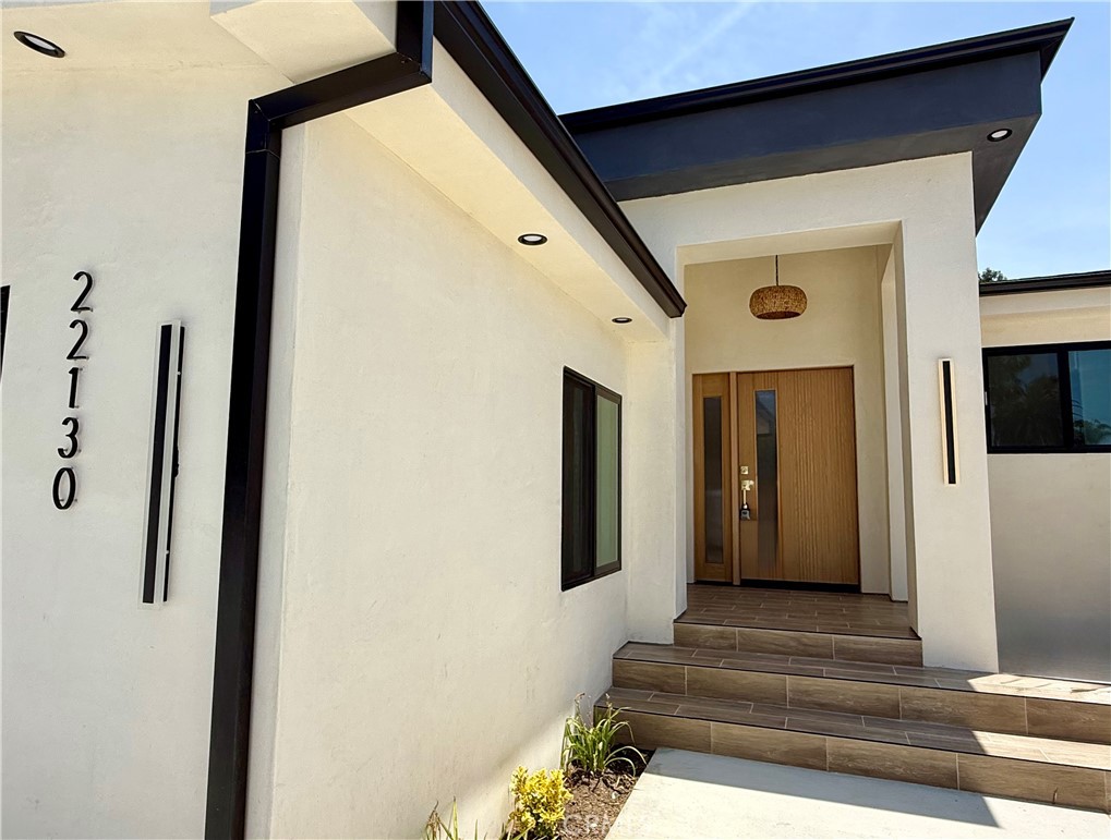 Canoga Park Condo: 22130 Gault Street