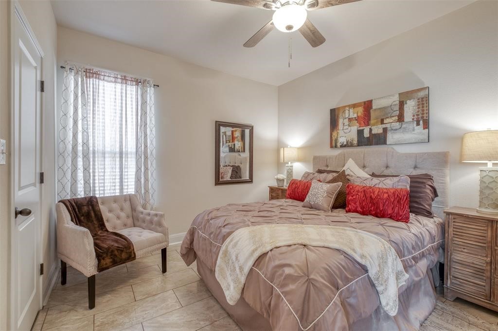 Manor Condo: 13112 Craven Lane