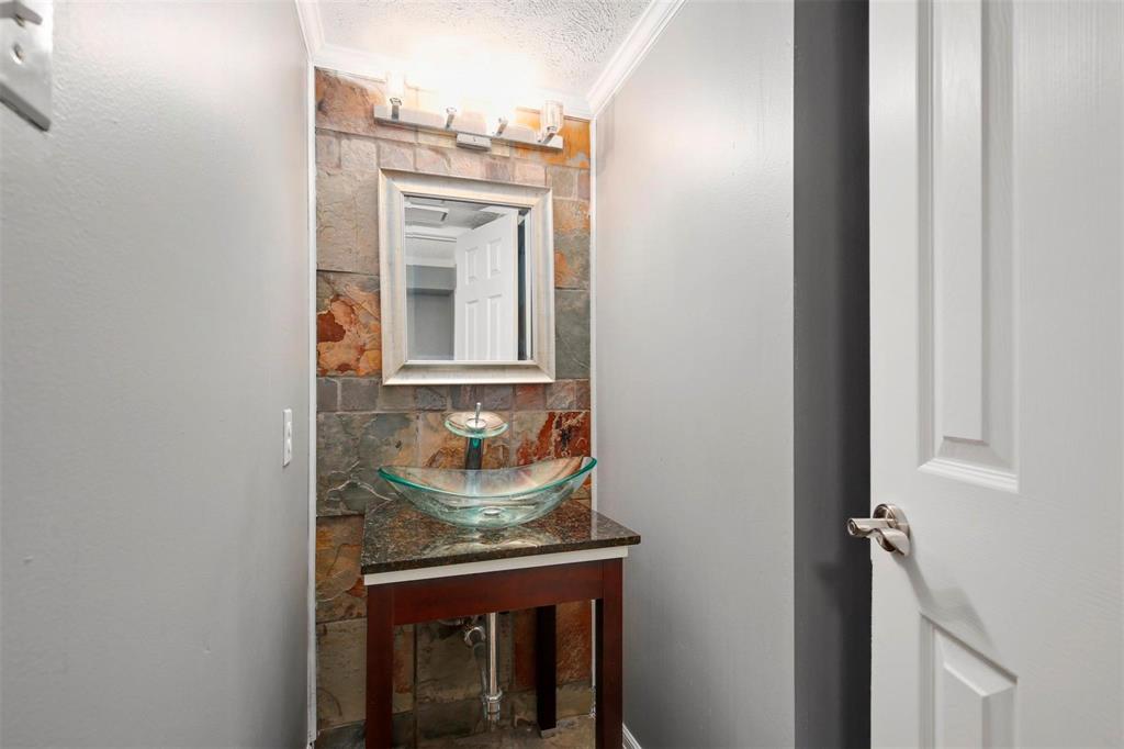 Richardson Condo: 333 Melrose Drive