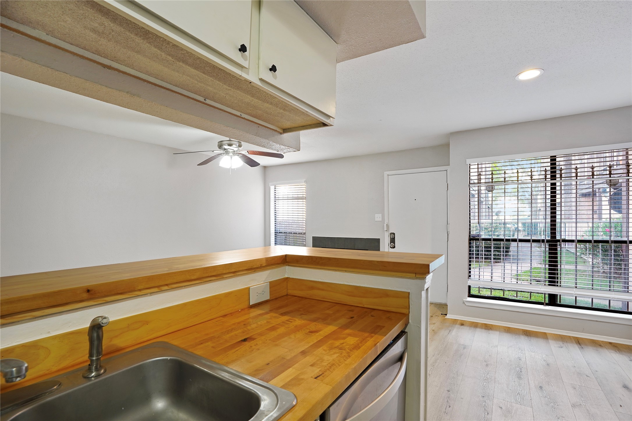 Houston Condo: 6633 West Airport Boulevard