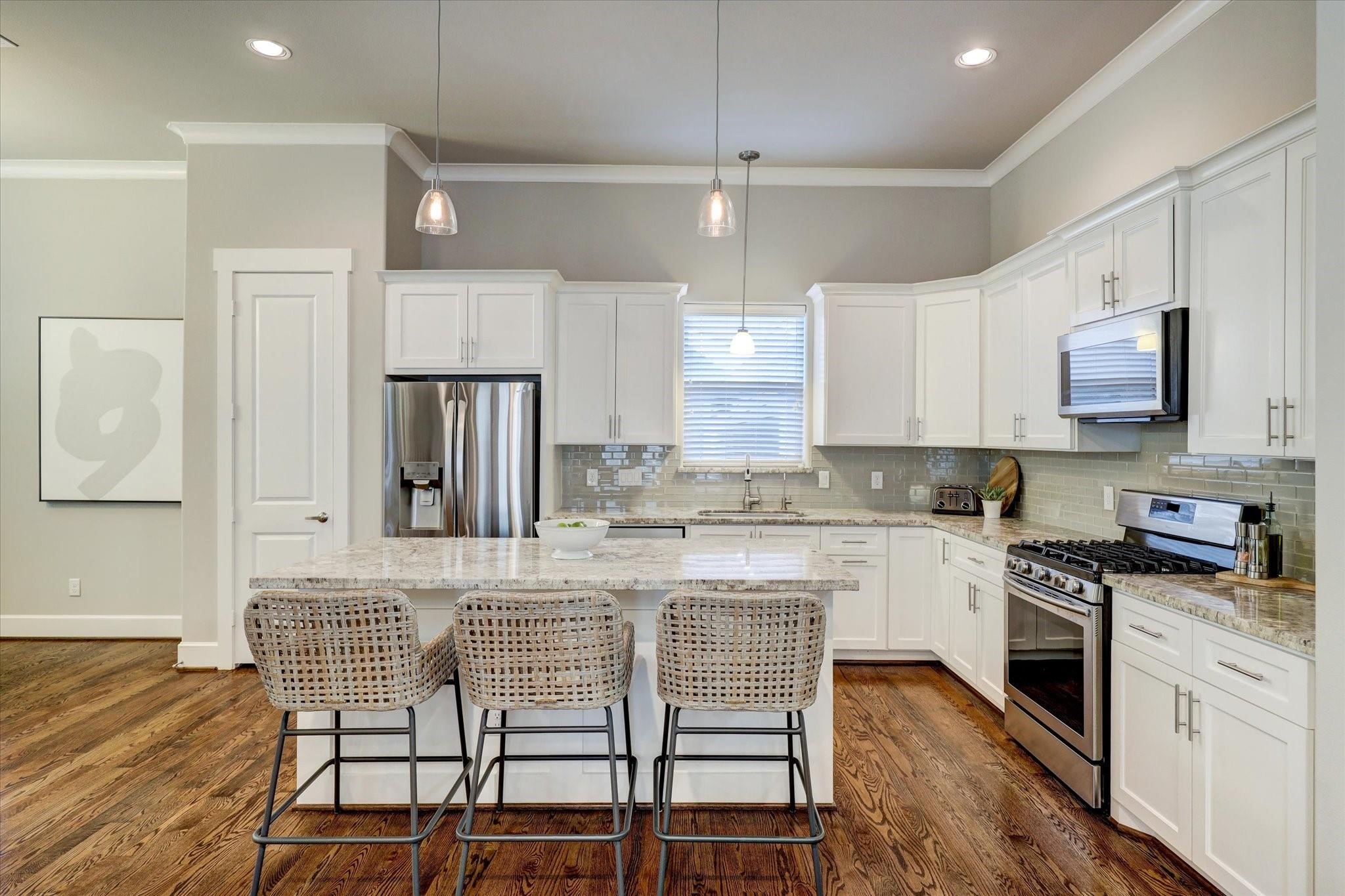 Houston Condo: 870 Wakefield Drive