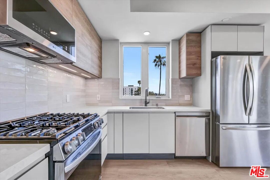 Los Angeles Condo: 8867 Alcott Street