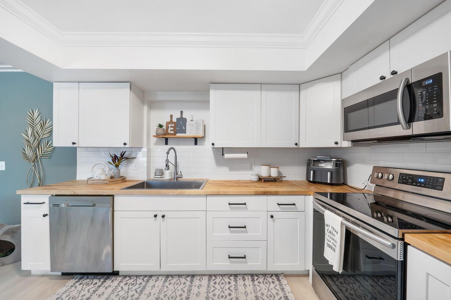 Lake Worth Beach Condo: 232 Wellesley Drive