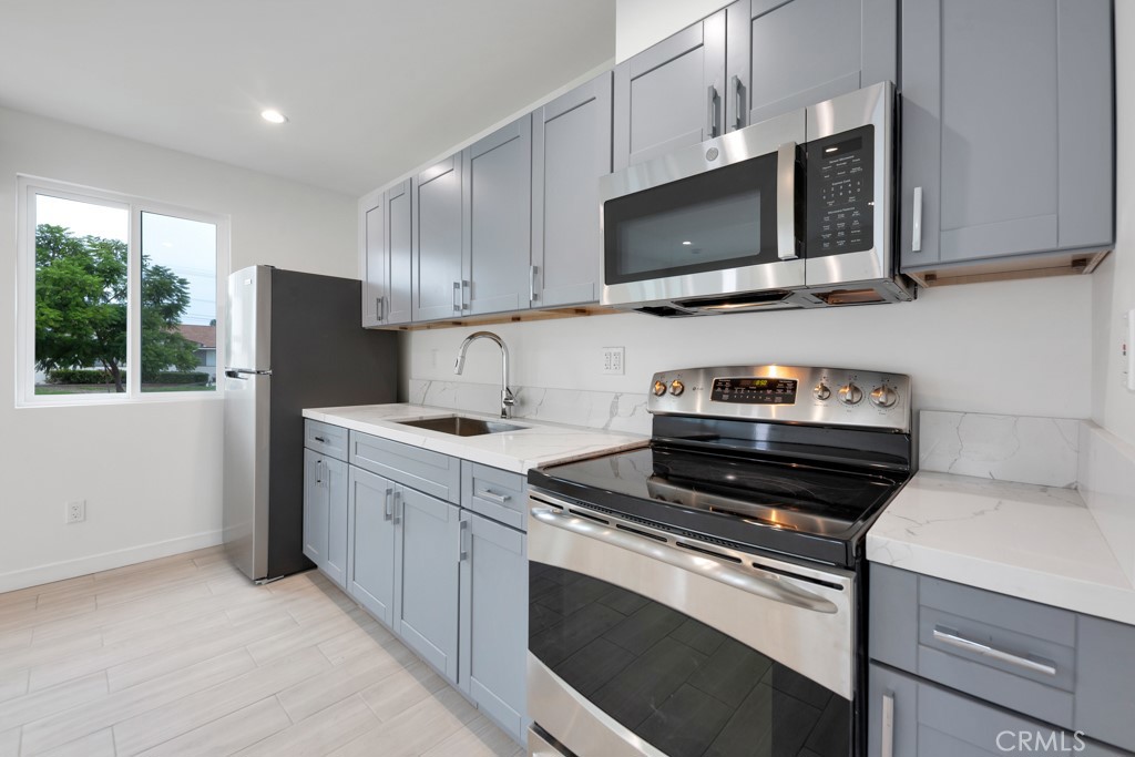 Woodland Hills Condo: 24314 Friar Street